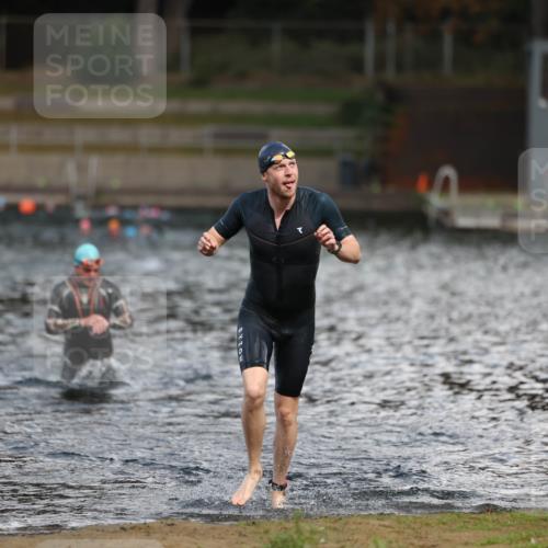 14.09.2025 - Stadtparktriathlon Michael Strokosch http://msf.ph/oto/8874896 14.09.2025 12:51:08 Schwimmen 1510 meine-sportfotos.de