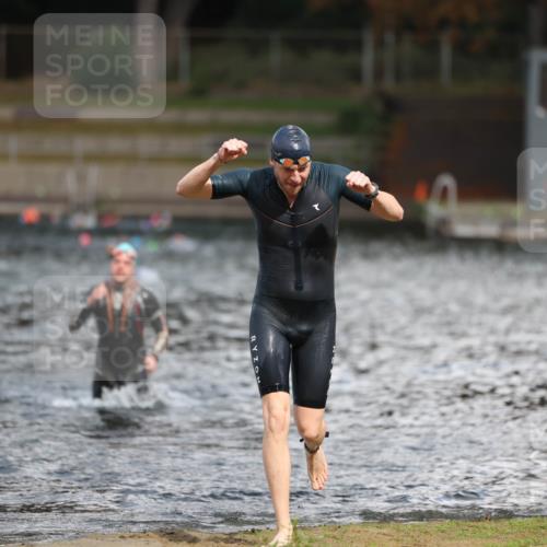 14.09.2025 - Stadtparktriathlon Michael Strokosch http://msf.ph/oto/8874899 14.09.2025 12:51:09 Schwimmen 1510 meine-sportfotos.de