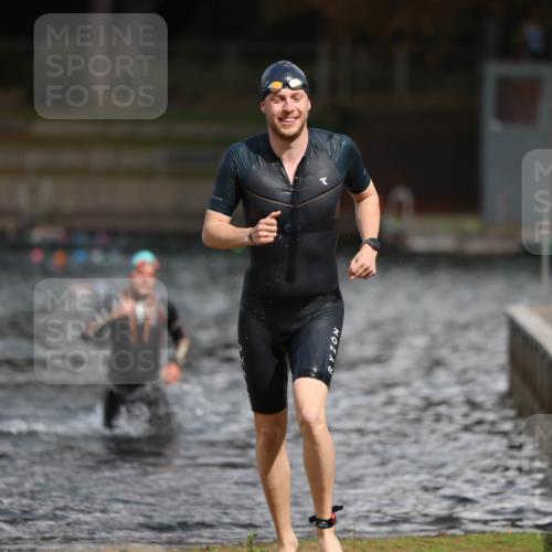 14.09.2025 - Stadtparktriathlon Michael Strokosch http://msf.ph/oto/8874902 14.09.2025 12:51:10 Schwimmen 1510 meine-sportfotos.de