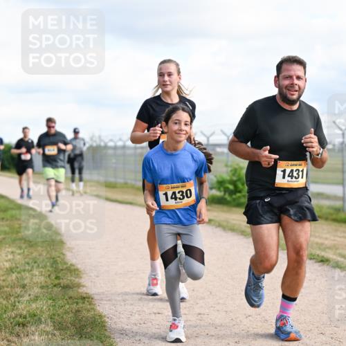 14.09.2025 - Airport Race Dr. Thomas Lammeyer http://msf.ph/oto/8874903 14.09.2025 12:19:37 Laufen 1430, 1431 meine-sportfotos.de