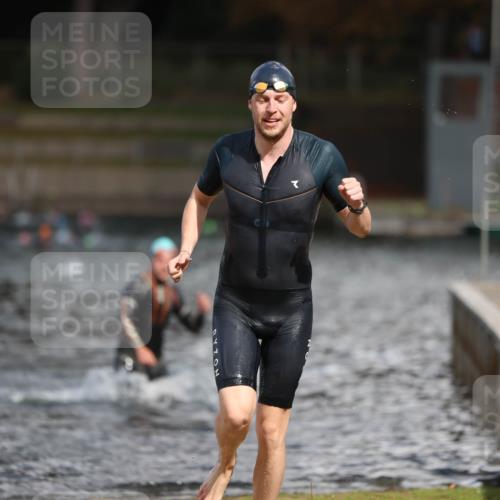14.09.2025 - Stadtparktriathlon Michael Strokosch http://msf.ph/oto/8874904 14.09.2025 12:51:10 Schwimmen 1510 meine-sportfotos.de