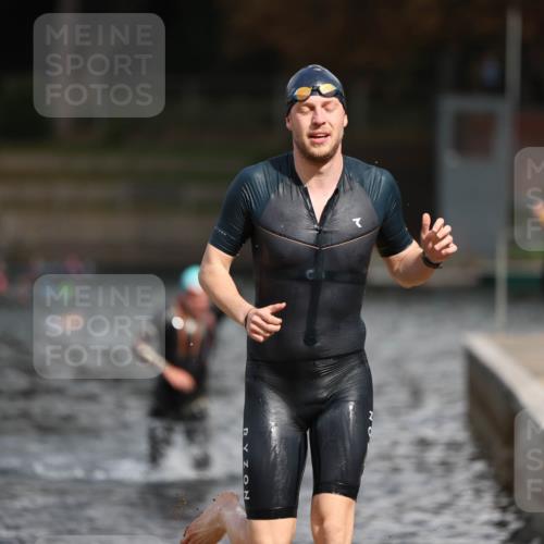 14.09.2025 - Stadtparktriathlon Michael Strokosch http://msf.ph/oto/8874907 14.09.2025 12:51:11 Schwimmen 1510 meine-sportfotos.de