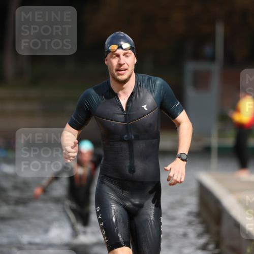 14.09.2025 - Stadtparktriathlon Michael Strokosch http://msf.ph/oto/8874909 14.09.2025 12:51:11 Schwimmen 1510 meine-sportfotos.de