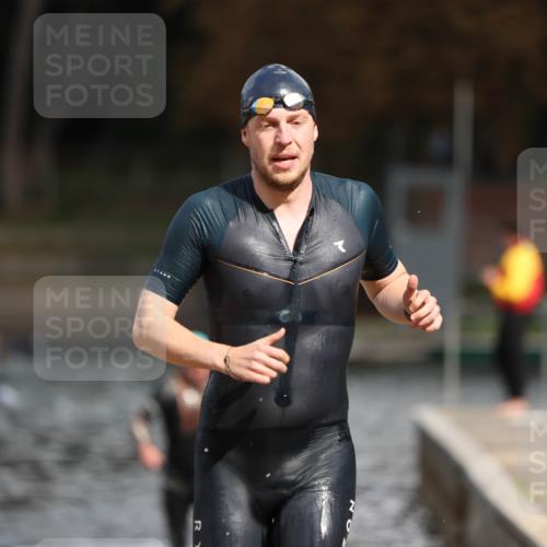 14.09.2025 - Stadtparktriathlon Michael Strokosch http://msf.ph/oto/8874911 14.09.2025 12:51:11 Schwimmen 1510 meine-sportfotos.de