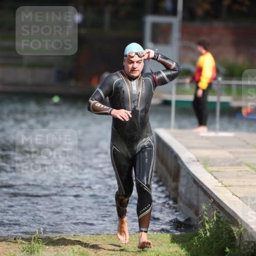 14.09.2025 - Stadtparktriathlon Michael Strokosch http://msf.ph/oto/8874913 14.09.2025 12:51:15 Schwimmen 1510 meine-sportfotos.de