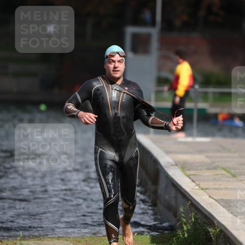 14.09.2025 - Stadtparktriathlon Michael Strokosch http://msf.ph/oto/8874915 14.09.2025 12:51:15 Schwimmen 1510 meine-sportfotos.de