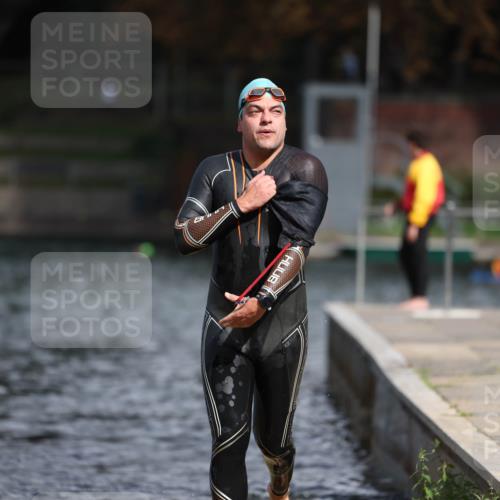 14.09.2025 - Stadtparktriathlon Michael Strokosch http://msf.ph/oto/8874918 14.09.2025 12:51:16 Schwimmen  meine-sportfotos.de