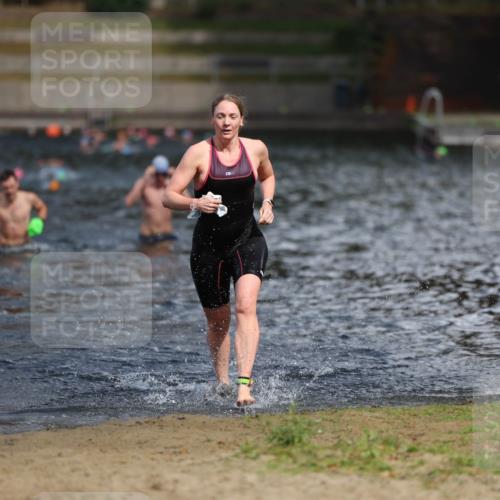 14.09.2025 - Stadtparktriathlon Michael Strokosch http://msf.ph/oto/8874930 14.09.2025 12:51:35 Schwimmen 1426, 1443 meine-sportfotos.de