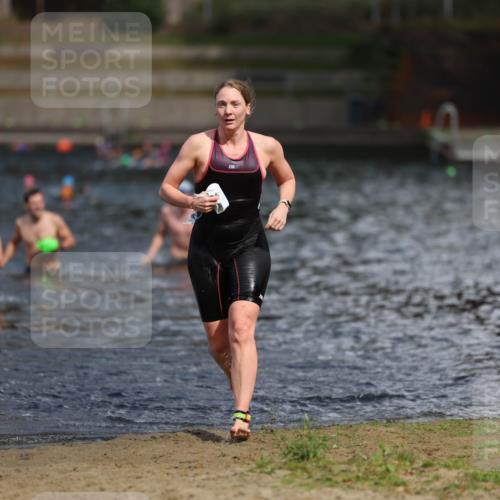14.09.2025 - Stadtparktriathlon Michael Strokosch http://msf.ph/oto/8874931 14.09.2025 12:51:36 Schwimmen 1426, 1443 meine-sportfotos.de