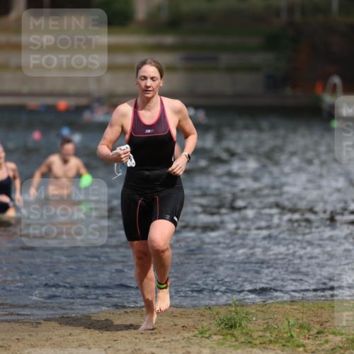 14.09.2025 - Stadtparktriathlon Michael Strokosch http://msf.ph/oto/8874933 14.09.2025 12:51:36 Schwimmen 1426, 1443 meine-sportfotos.de