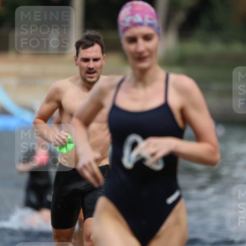 14.09.2025 - Stadtparktriathlon Michael Strokosch http://msf.ph/oto/8874964 14.09.2025 12:51:49 Schwimmen 1443, 1459, 1479, 1494, 1513 meine-sportfotos.de