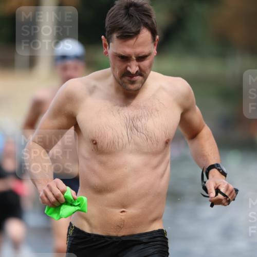 14.09.2025 - Stadtparktriathlon Michael Strokosch http://msf.ph/oto/8874970 14.09.2025 12:51:50 Schwimmen 1443, 1459, 1479, 1494, 1513 meine-sportfotos.de