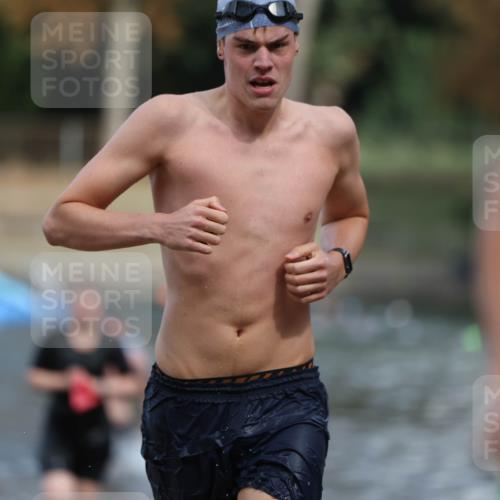 14.09.2025 - Stadtparktriathlon Michael Strokosch http://msf.ph/oto/8874974 14.09.2025 12:51:51 Schwimmen 1443, 1459, 1479, 1494, 1513 meine-sportfotos.de
