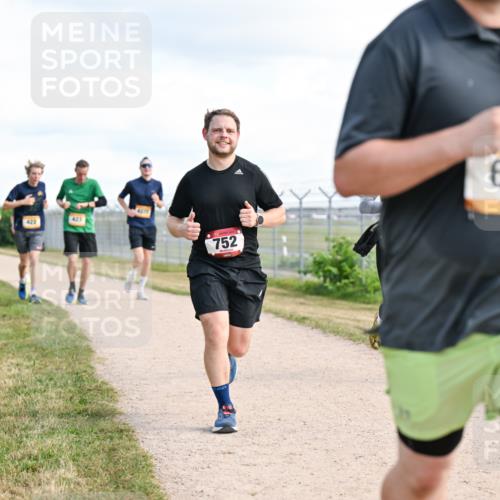 14.09.2025 - Airport Race Dr. Thomas Lammeyer http://msf.ph/oto/8874990 14.09.2025 12:19:43 Laufen 423, 752, 654 meine-sportfotos.de