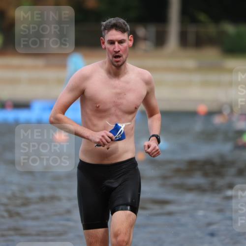14.09.2025 - Stadtparktriathlon Michael Strokosch http://msf.ph/oto/8874991 14.09.2025 12:51:59 Schwimmen 1459, 1494 meine-sportfotos.de