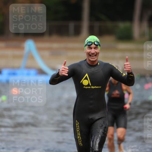 14.09.2025 - Stadtparktriathlon Michael Strokosch http://msf.ph/oto/8875010 14.09.2025 12:52:32 Schwimmen 1444, 1495, 1521 meine-sportfotos.de