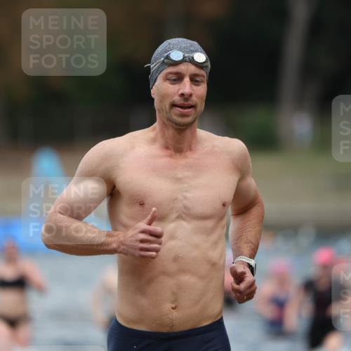 14.09.2025 - Stadtparktriathlon Michael Strokosch http://msf.ph/oto/8875102 14.09.2025 12:53:21 Schwimmen 1432, 1439, 1451, 1468, 1496, 1498, 1517 meine-sportfotos.de