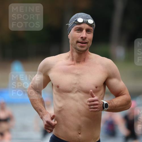 14.09.2025 - Stadtparktriathlon Michael Strokosch http://msf.ph/oto/8875103 14.09.2025 12:53:21 Schwimmen 1432, 1439, 1451, 1468, 1496, 1498, 1517 meine-sportfotos.de