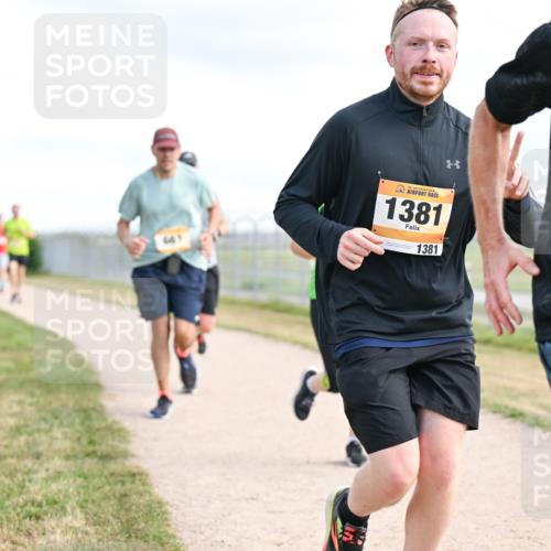 14.09.2025 - Airport Race Dr. Thomas Lammeyer http://msf.ph/oto/8875206 14.09.2025 12:19:59 Laufen 1381, 1381, 110 meine-sportfotos.de