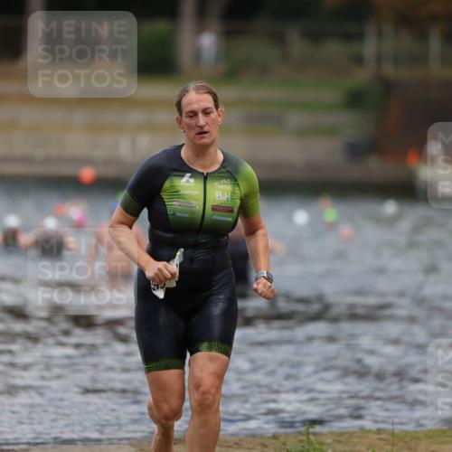 14.09.2025 - Stadtparktriathlon Michael Strokosch http://msf.ph/oto/8875213 14.09.2025 12:53:54 Schwimmen 1456, 1467 meine-sportfotos.de