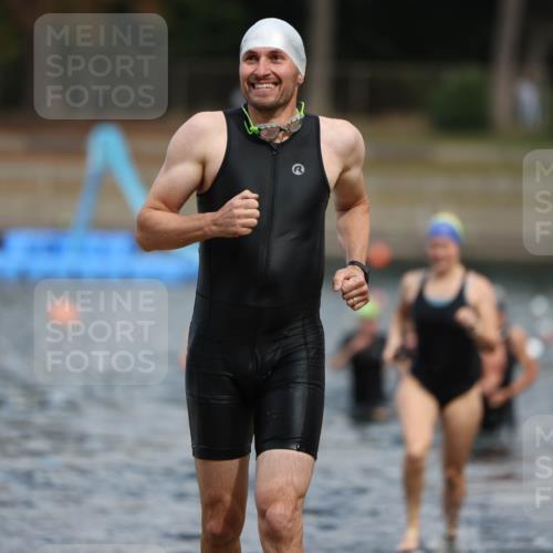 14.09.2025 - Stadtparktriathlon Michael Strokosch http://msf.ph/oto/8875265 14.09.2025 12:54:21 Schwimmen 1462, 1506, 1515 meine-sportfotos.de