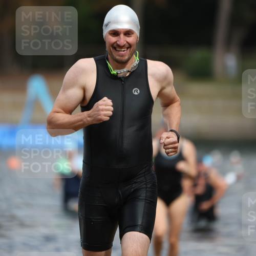 14.09.2025 - Stadtparktriathlon Michael Strokosch http://msf.ph/oto/8875269 14.09.2025 12:54:22 Schwimmen 1462, 1484, 1506, 1515 meine-sportfotos.de