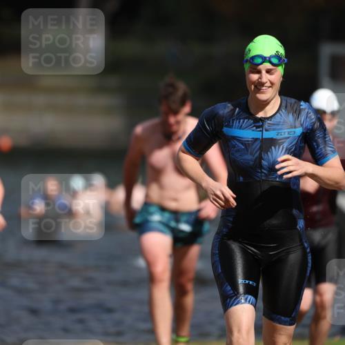 14.09.2025 - Stadtparktriathlon Michael Strokosch http://msf.ph/oto/8875359 14.09.2025 12:54:54 Schwimmen 1435, 1454, 1481, 1493, 1501 meine-sportfotos.de