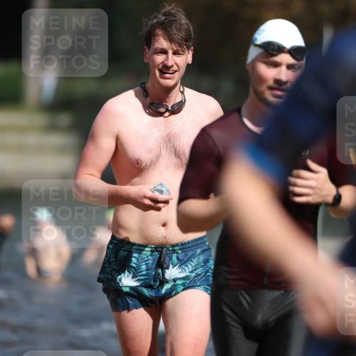 14.09.2025 - Stadtparktriathlon Michael Strokosch http://msf.ph/oto/8875367 14.09.2025 12:54:56 Schwimmen 1435, 1454, 1481, 1493, 1501 meine-sportfotos.de