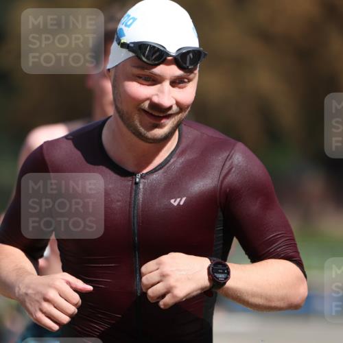 14.09.2025 - Stadtparktriathlon Michael Strokosch http://msf.ph/oto/8875372 14.09.2025 12:54:58 Schwimmen 1435, 1454, 1481, 1493, 1501 meine-sportfotos.de
