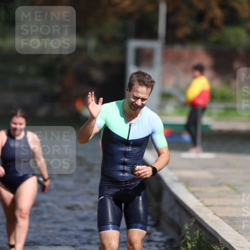 14.09.2025 - Stadtparktriathlon Michael Strokosch http://msf.ph/oto/8875438 14.09.2025 12:55:26 Schwimmen 1455, 1474, 1488 meine-sportfotos.de