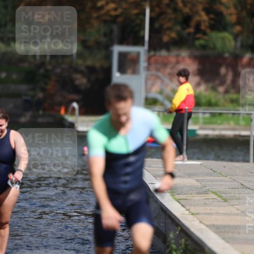 14.09.2025 - Stadtparktriathlon Michael Strokosch http://msf.ph/oto/8875441 14.09.2025 12:55:26 Schwimmen 1455, 1474, 1488 meine-sportfotos.de