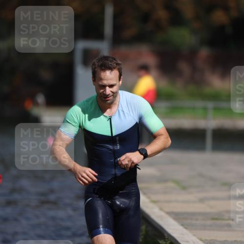 14.09.2025 - Stadtparktriathlon Michael Strokosch http://msf.ph/oto/8875443 14.09.2025 12:55:27 Schwimmen 1455, 1474, 1488 meine-sportfotos.de
