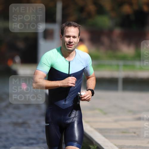 14.09.2025 - Stadtparktriathlon Michael Strokosch http://msf.ph/oto/8875444 14.09.2025 12:55:27 Schwimmen 1455, 1474, 1488 meine-sportfotos.de