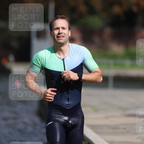 14.09.2025 - Stadtparktriathlon Michael Strokosch http://msf.ph/oto/8875447 14.09.2025 12:55:27 Schwimmen 1455, 1474, 1488 meine-sportfotos.de