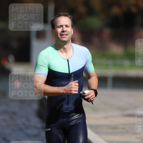 14.09.2025 - Stadtparktriathlon Michael Strokosch http://msf.ph/oto/8875449 14.09.2025 12:55:27 Schwimmen 1455, 1474, 1488 meine-sportfotos.de