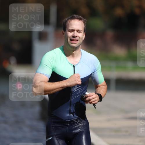 14.09.2025 - Stadtparktriathlon Michael Strokosch http://msf.ph/oto/8875450 14.09.2025 12:55:28 Schwimmen 1455, 1474, 1488 meine-sportfotos.de