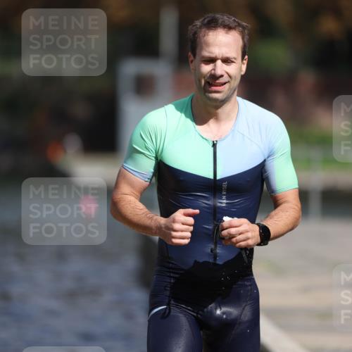 14.09.2025 - Stadtparktriathlon Michael Strokosch http://msf.ph/oto/8875452 14.09.2025 12:55:28 Schwimmen 1455, 1474, 1488 meine-sportfotos.de