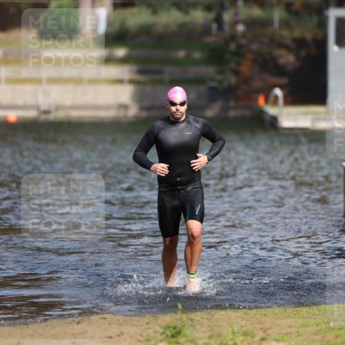 14.09.2025 - Stadtparktriathlon Michael Strokosch http://msf.ph/oto/8875473 14.09.2025 12:56:09 Schwimmen 1520 meine-sportfotos.de