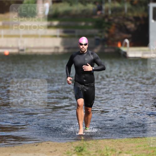 14.09.2025 - Stadtparktriathlon Michael Strokosch http://msf.ph/oto/8875475 14.09.2025 12:56:09 Schwimmen 1520 meine-sportfotos.de