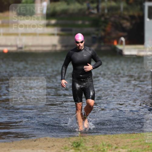 14.09.2025 - Stadtparktriathlon Michael Strokosch http://msf.ph/oto/8875476 14.09.2025 12:56:10 Schwimmen 1520 meine-sportfotos.de