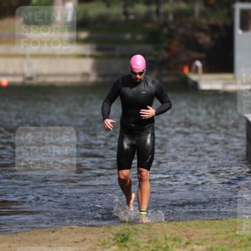 14.09.2025 - Stadtparktriathlon Michael Strokosch http://msf.ph/oto/8875478 14.09.2025 12:56:10 Schwimmen 1520 meine-sportfotos.de