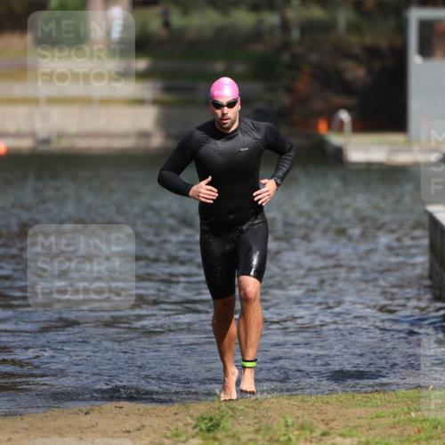 14.09.2025 - Stadtparktriathlon Michael Strokosch http://msf.ph/oto/8875481 14.09.2025 12:56:11 Schwimmen 1520 meine-sportfotos.de