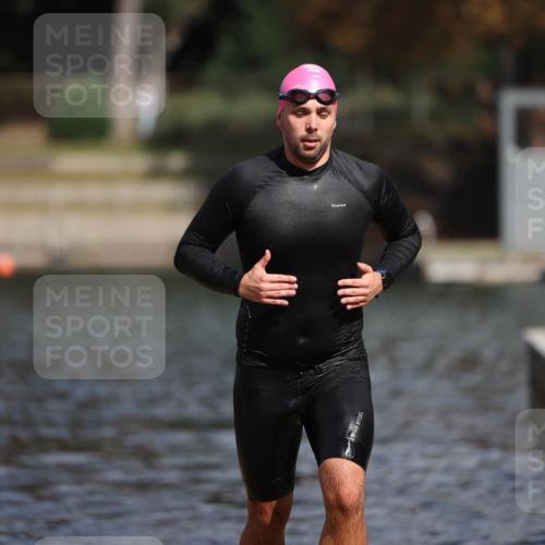 14.09.2025 - Stadtparktriathlon Michael Strokosch http://msf.ph/oto/8875490 14.09.2025 12:56:14 Schwimmen 1520 meine-sportfotos.de