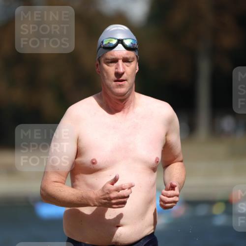 14.09.2025 - Stadtparktriathlon Michael Strokosch http://msf.ph/oto/8875544 14.09.2025 13:03:21 Schwimmen 1491 meine-sportfotos.de