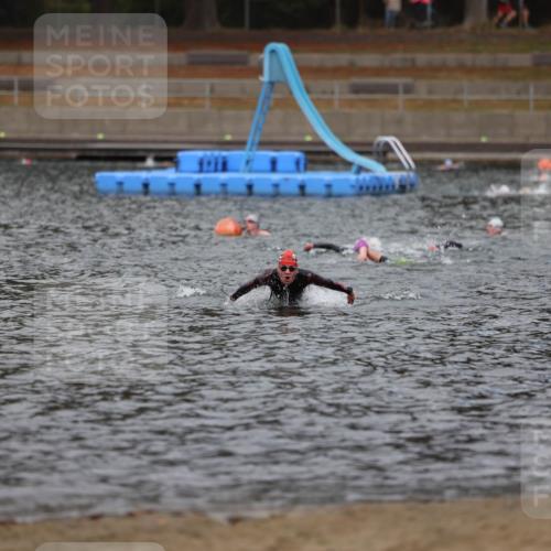 14.09.2025 - Stadtparktriathlon Michael Strokosch http://msf.ph/oto/8875547 14.09.2025 13:07:32 Schwimmen 1551 meine-sportfotos.de
