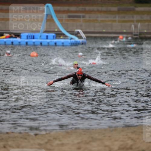14.09.2025 - Stadtparktriathlon Michael Strokosch http://msf.ph/oto/8875554 14.09.2025 13:07:35 Schwimmen 1551 meine-sportfotos.de