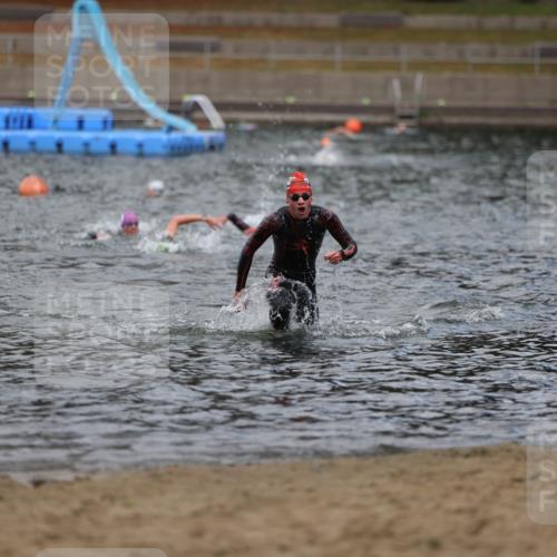 14.09.2025 - Stadtparktriathlon Michael Strokosch http://msf.ph/oto/8875555 14.09.2025 13:07:38 Schwimmen 1551, 1558 meine-sportfotos.de