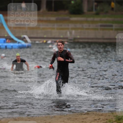 14.09.2025 - Stadtparktriathlon Michael Strokosch http://msf.ph/oto/8875558 14.09.2025 13:07:40 Schwimmen 1551, 1558 meine-sportfotos.de