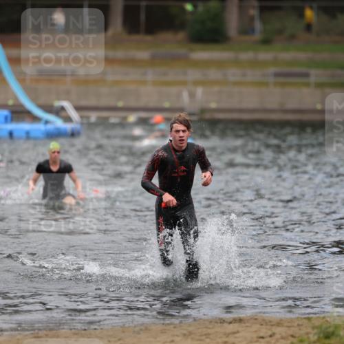 14.09.2025 - Stadtparktriathlon Michael Strokosch http://msf.ph/oto/8875559 14.09.2025 13:07:40 Schwimmen 1551, 1558 meine-sportfotos.de