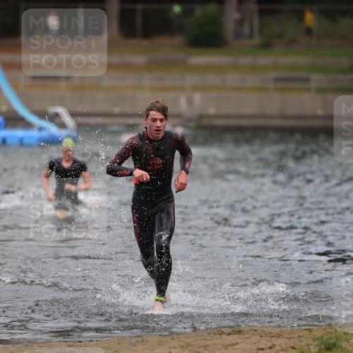 14.09.2025 - Stadtparktriathlon Michael Strokosch http://msf.ph/oto/8875562 14.09.2025 13:07:41 Schwimmen 1551, 1558 meine-sportfotos.de